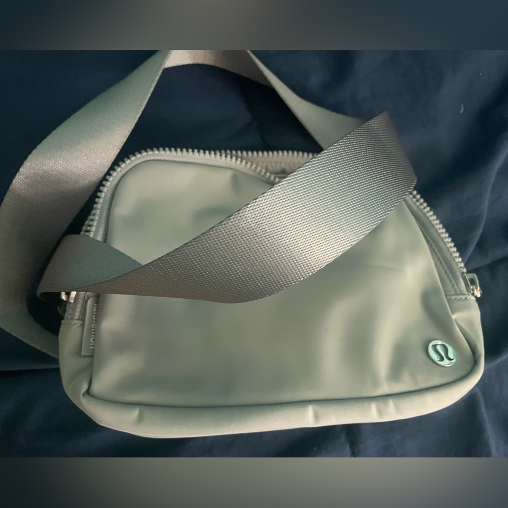 Lululemon large everywhere bag